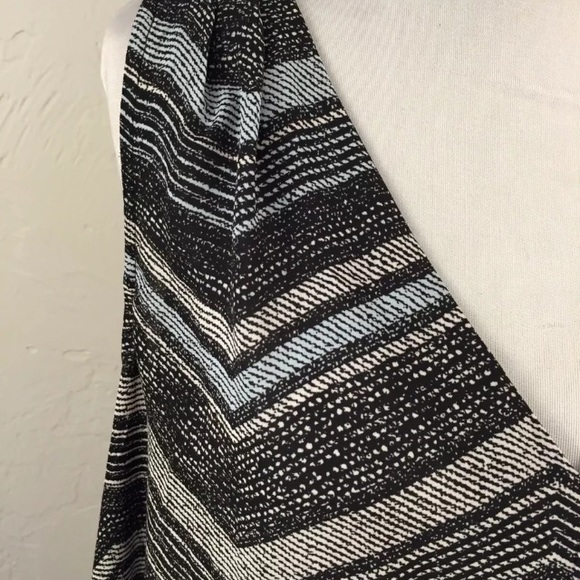 TORRID Abstract Chevron Georgette Tank Top 00 - Picture 6 of 7